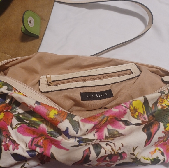 4/$80 Large Green Tote Bag With Removable Floral Insert - Picture 9 of 11